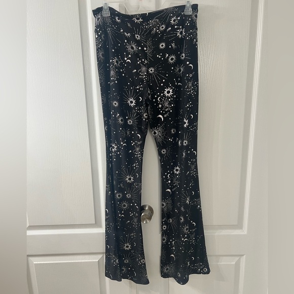 Black Galaxy Flare Leggings - Picture 4 of 6